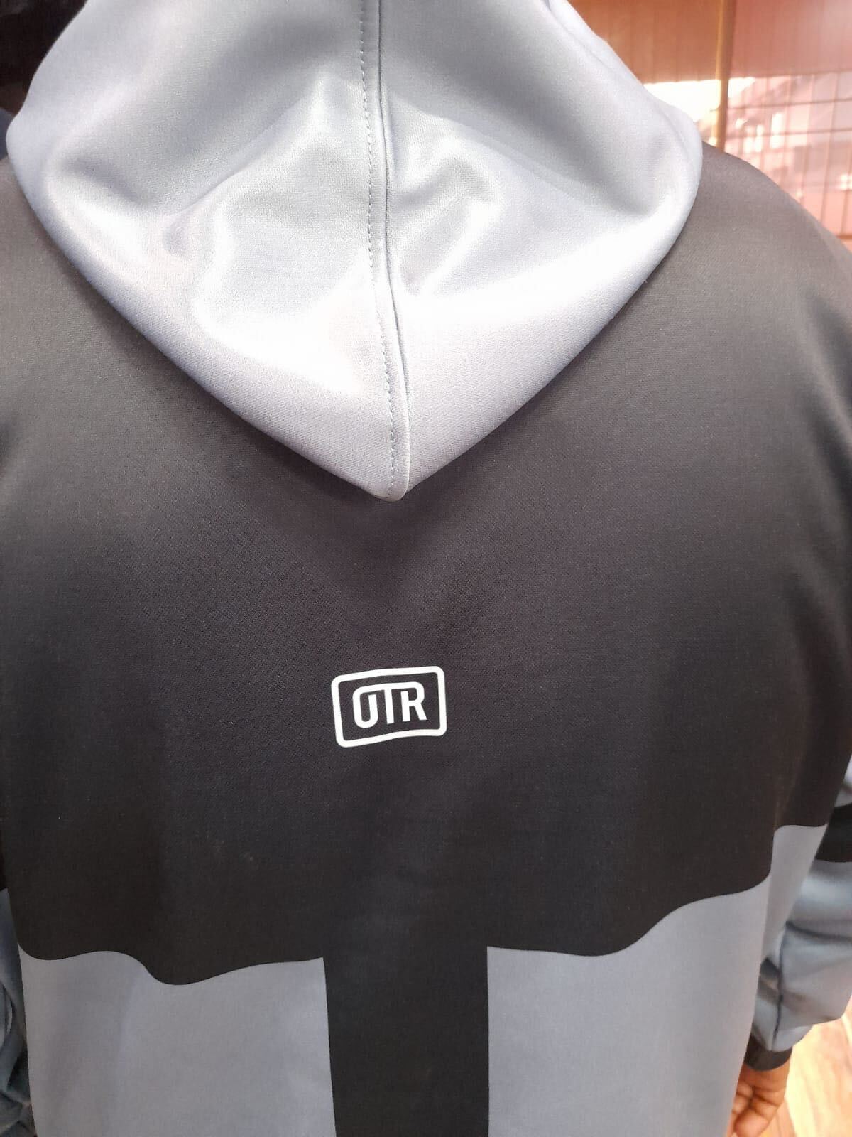 Dual Tone Pull Over