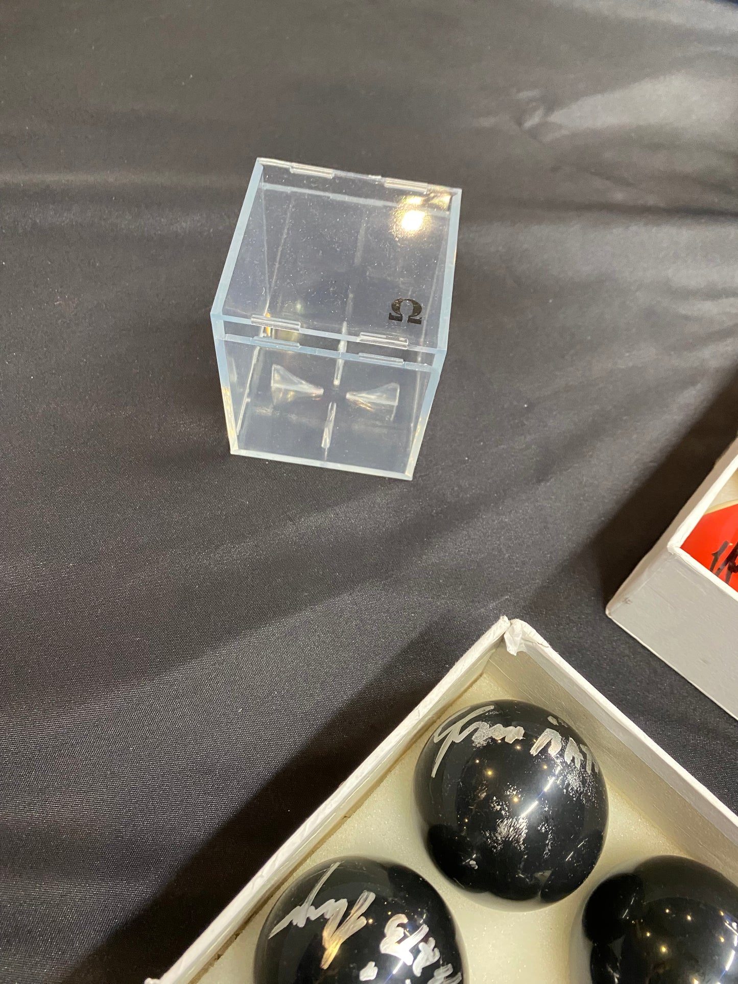 Efren Reyes Signed Billiard Ball with display case